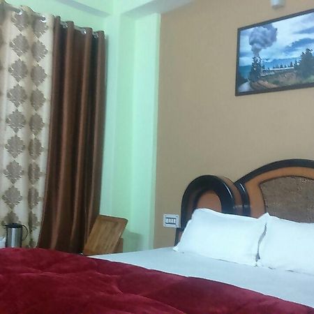 Hotel Mansarovar Banjār Esterno foto