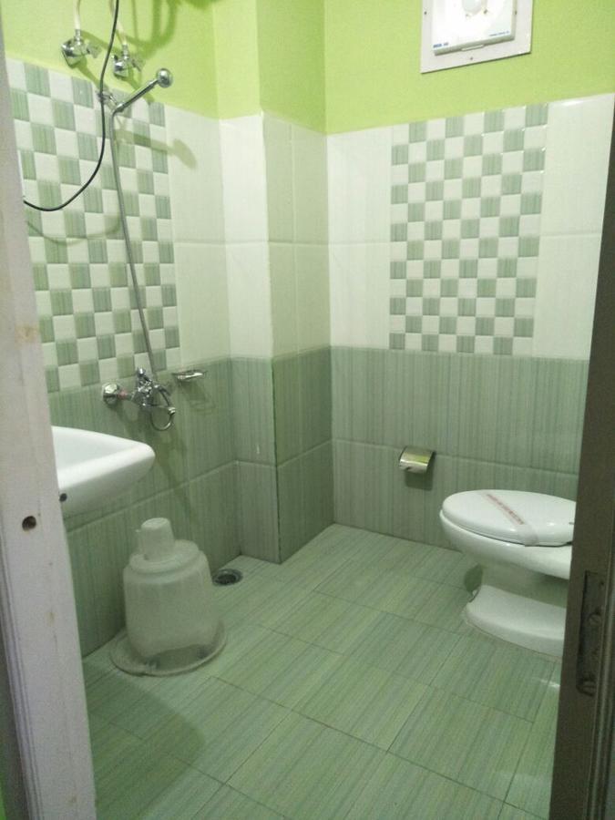 Hotel Mansarovar Banjār Esterno foto