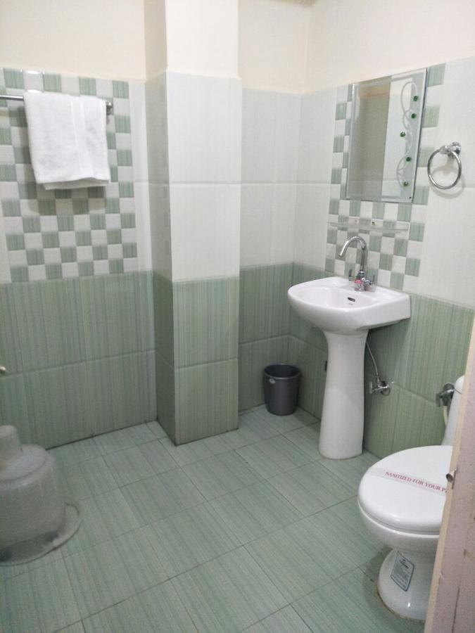 Hotel Mansarovar Banjār Esterno foto