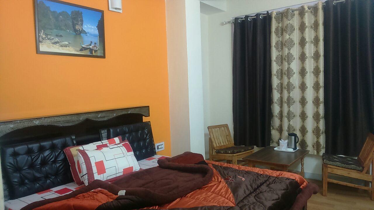 Hotel Mansarovar Banjār Esterno foto
