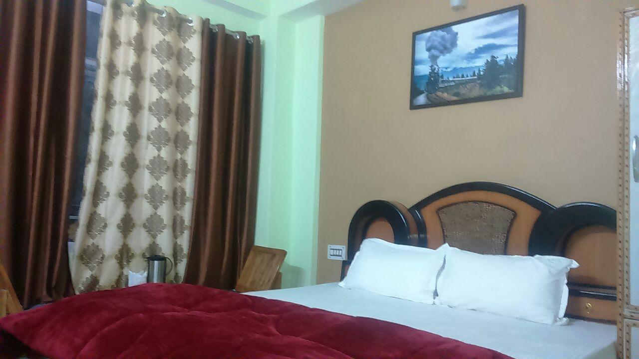 Hotel Mansarovar Banjār Esterno foto